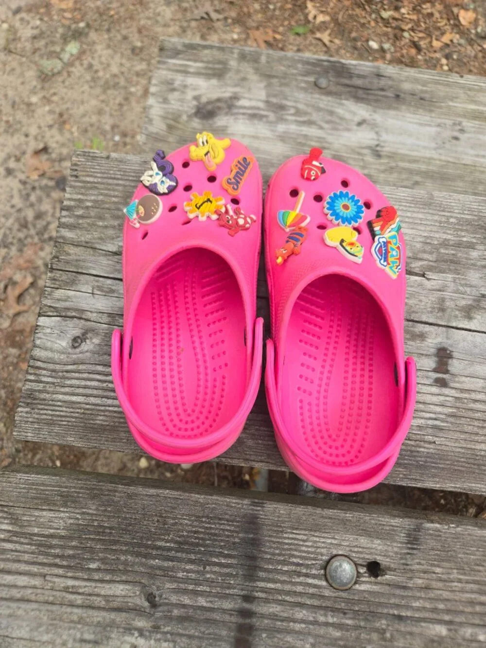 ✨Crocs Classic Clogs Electric Pink Girls Youth  SlipOn Sandals Jibbitz  2/4